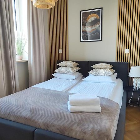 Day & Night By Cooee Apartments Varşovia Exterior foto